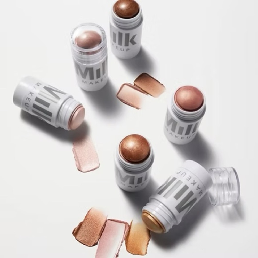 Milk ‘Turnt’ Dewy Cream Highlighter Stick - Picture 7 of 10